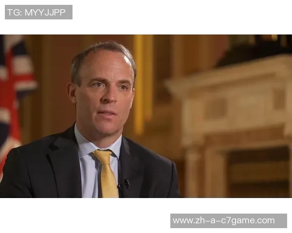 英超球员本周赛前首次单膝下跪共同反对种族歧视行动 英超球员本周赛前首次单膝下跪共同反对种族歧视行动