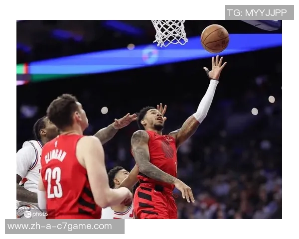 新援安芬尼西蒙斯首秀表现出色13投6中三分球命中率提升至29砍下18分3助攻