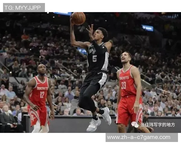 张佳玮解析马刺战术文班拿防守篮板后迅速推进全队快攻策略